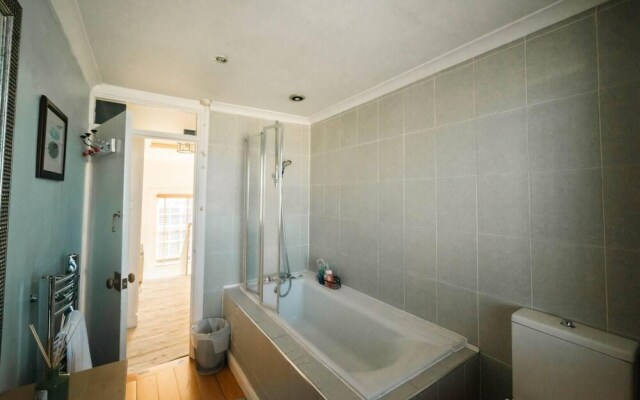 Stylish 2 Bedroom Flat in Camden Town
