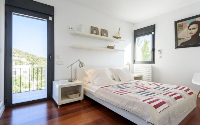 Posh Holiday Home With Pool, Library & Scenic Views in Jesus