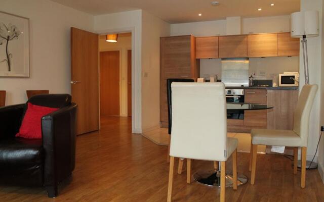House of MoLi - Commercial Road Apartments