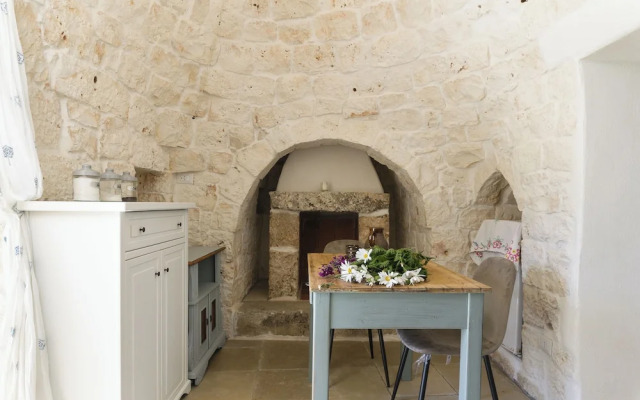 Trullo Mandorlo by Wonderful Italy