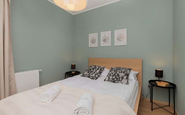 Bright Apartment Gdansk by Renters