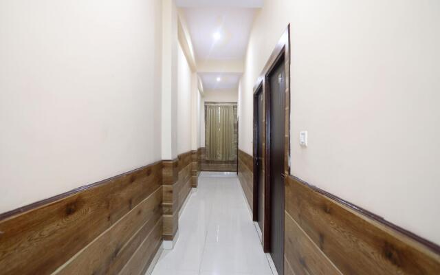 OYO 14949 Hotel Shashi Residency