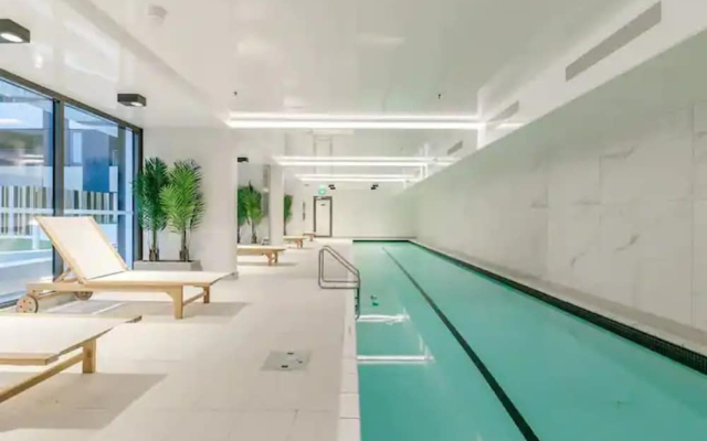 Cosy Two Bedroom Apartment W Balcony, Pool And Gym