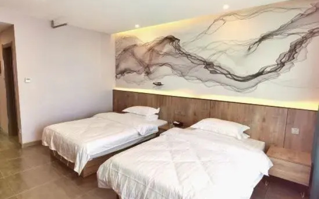 Sutian Homestay (Yuncheng Dongxing Upward Plaza)