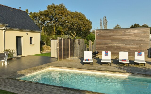 Luxury Holiday Home in Bannalec With Swimming Pool