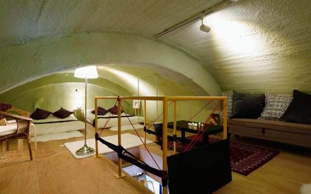 nid NAMBA at Adel Heim