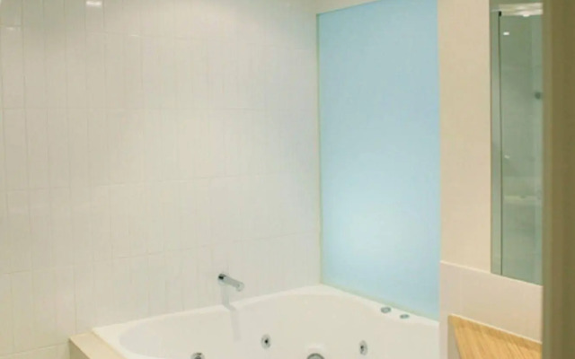 The Waves Apartments