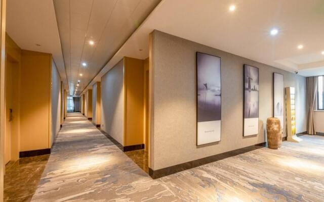 Shell Hotel Zhenjiang Danyang Baibaiban People Square