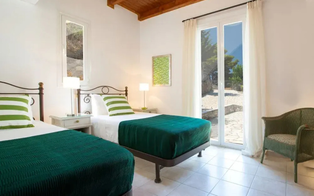 Luxury Villa With Stunning Views in Lefkada