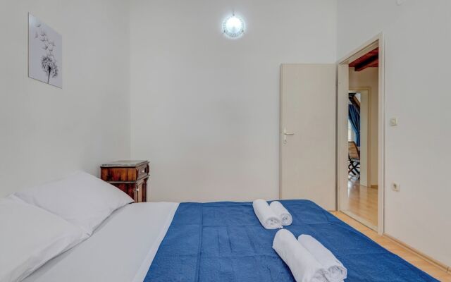 Spacious Apartment w Three Balconies and Parking
