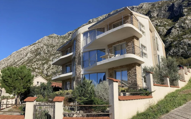 2 Beds, Fjord Panorama and Pool in Dobrota