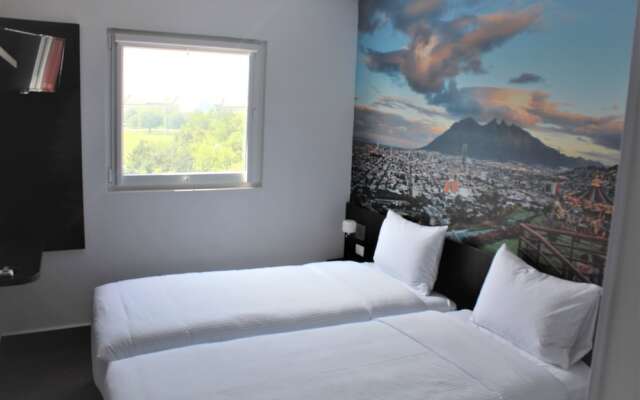 Hotel hi! Fundidora Cintermex