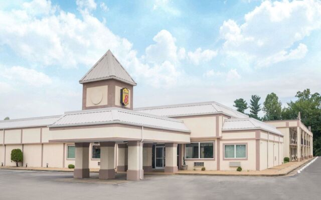 Super 8 Williamsburg