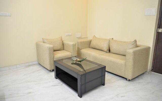 OYO 1749 Apartment Hotel Gayatri Nest