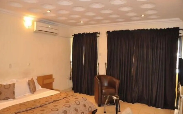 Solitude Hotel Yaba