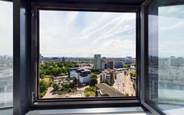 Superb 2BD Apartment in Salford With a View