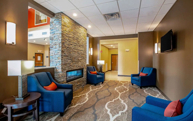 Comfort Suites Fishkill near Interstate 84