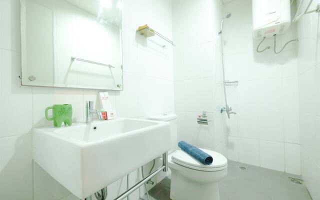 Homey Westmark Tanjung Duren Apartment near Taman Anggrek