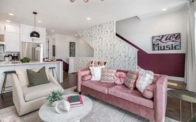 Revival-rooftop Deck/hot Tub- Mins to Broadway