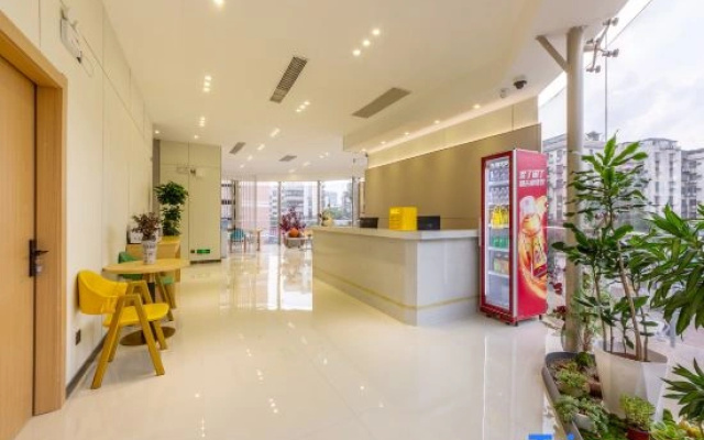 CMAX Hotel