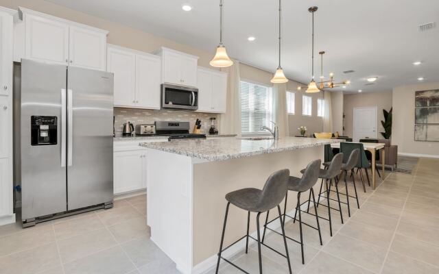 5 Bed 5 Ba Solterra Villa with Pool & Spa