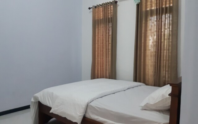 Oyo 2459 Godong Family House