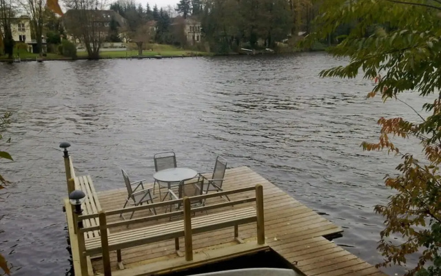 Holzhaus am See
