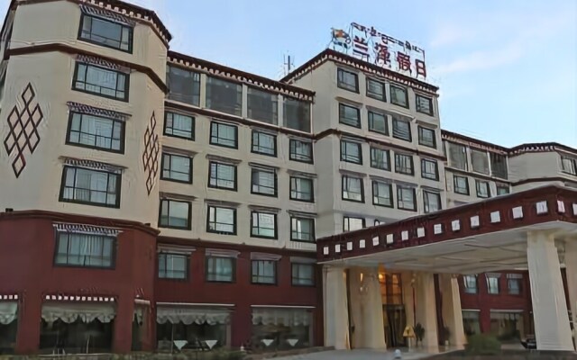 Lanze Holiday Hotel