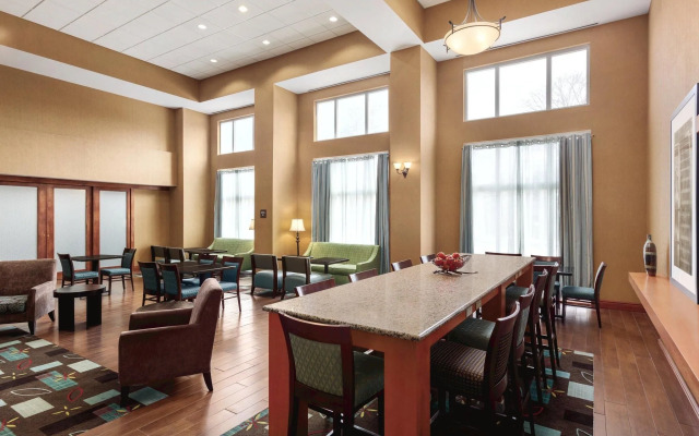 Hampton Inn & Suites Greenfield