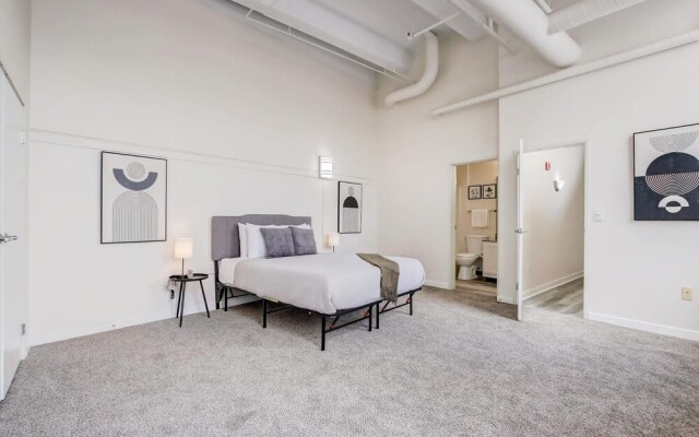 TWO CozySuites Apt w Skybridge Access 4