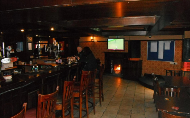 5 Corners Guest Inn
