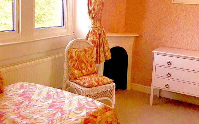 Dressmakers Salon - Unique 3 Bedroom in Gothic Villa