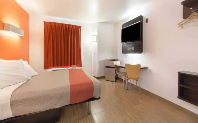 Motel 6 Dallas, TX - Northeast