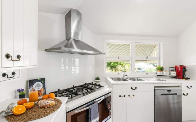 Family Home in Balmoral - Family Stays