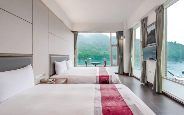 Shui Yang Lakeview House with Elevator
