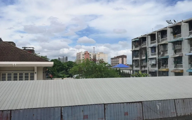 Napa Hostel Samrong Station