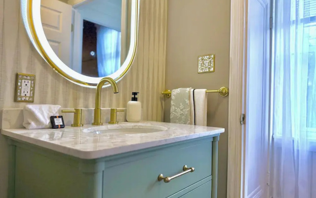 The Colonial Mt. Lebanon by Luxe PGH