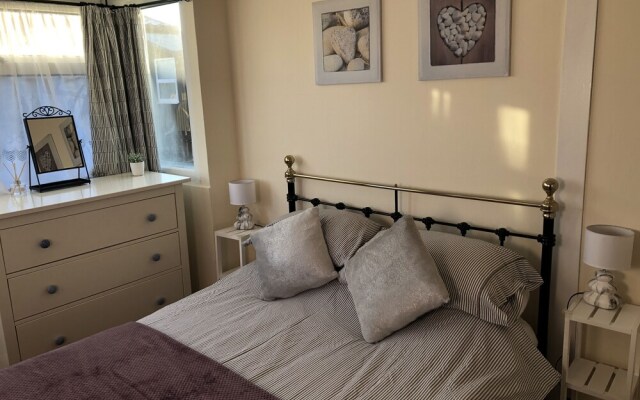 2-bed Chalet, pet Friendly, Close to Beach