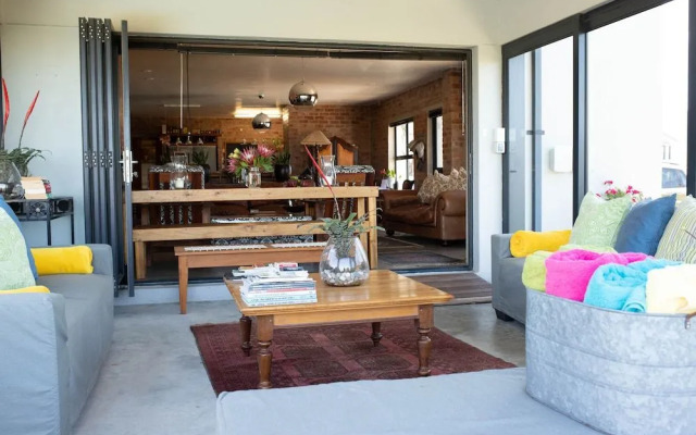 Stay at Friends (Guest house)