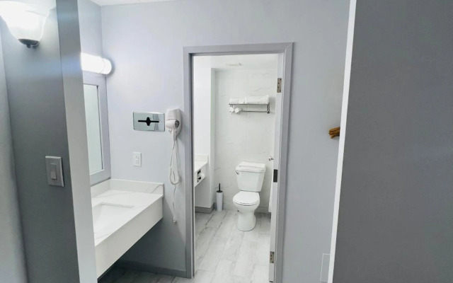 Lively Inn & Suites