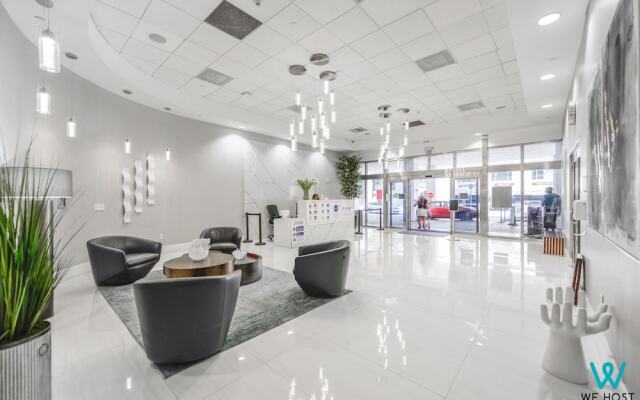 Stunning Condo on 31st Floor