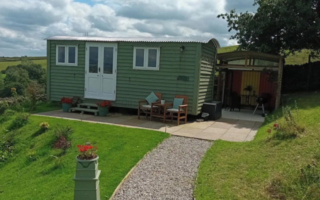 The Journeyman Luxury Shepherds Hut