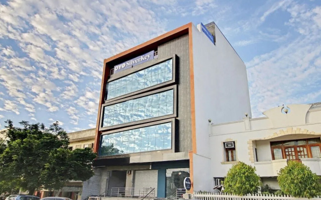 SilverKey Executive Stays 44787 Raja Park 1