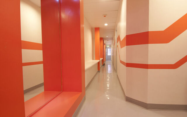 Wave Hotel & Cafe