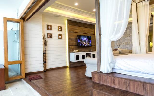 Sandy Beach Condo 17D