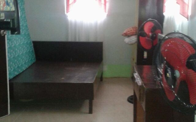 Buena Lynne's Resort Annex