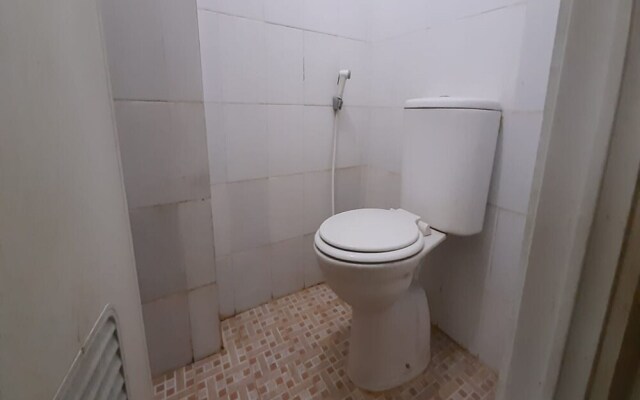 OYO 93439 The Suites Metro Apartment By Interindo