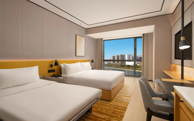 Hilton Garden Inn Zhengzhou Zhengdong New District – Guest Rooms – Zhengzhou