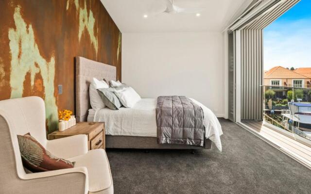 Tranquility Waters - Whangaparaoa Holiday Home