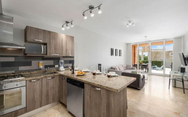 Ground Level Condo 2BR 2BA w Pool Access Gym